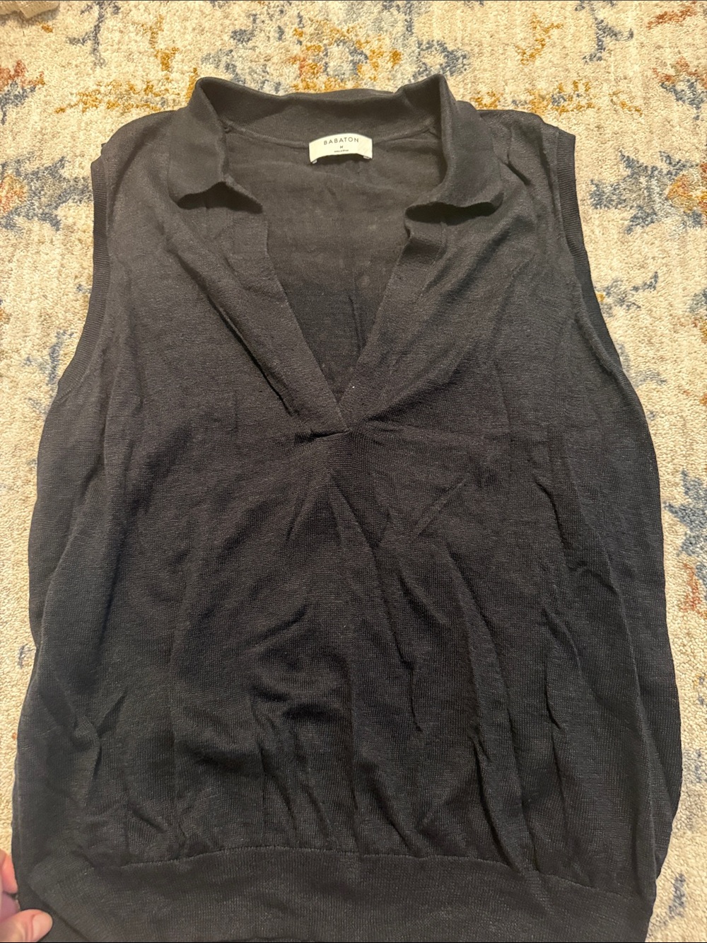 Babaton Black Collared V-Neck Sleeveless Linen Top